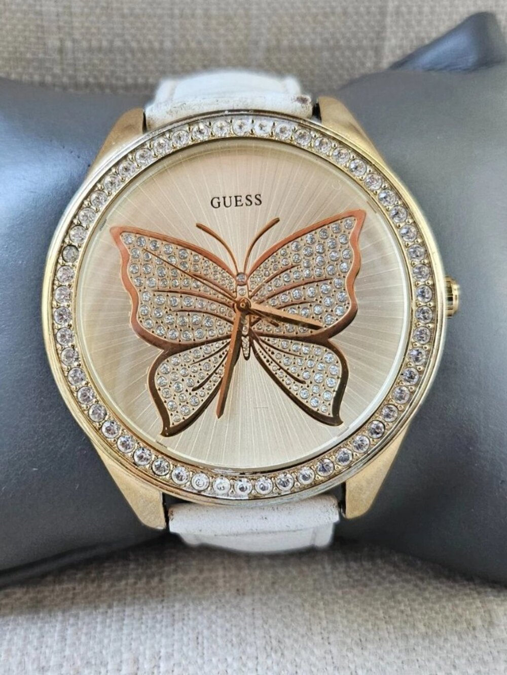 Vintage Guess Women Wristwatch Big Face Butterly Gold Tone Crystals Accent Bezel